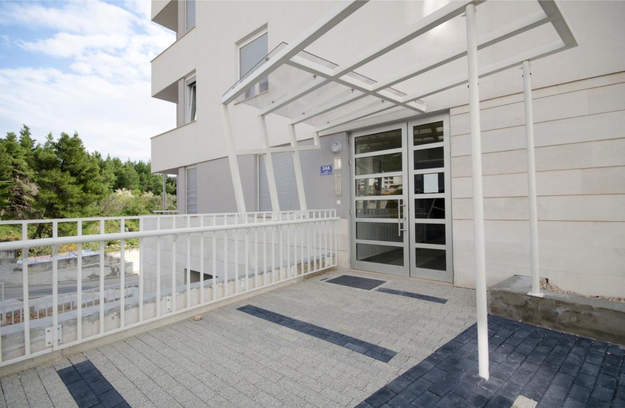 Apartment West Макарска Экстерьер фото