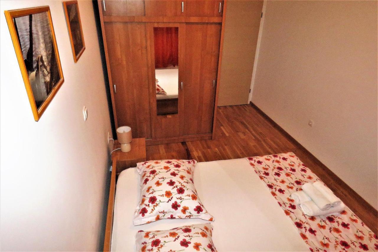 Apartment West Макарска Экстерьер фото